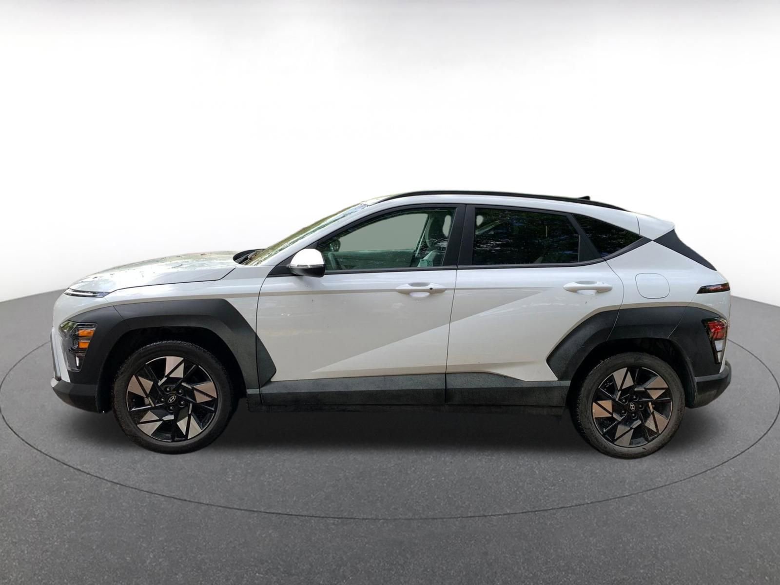 Used 2025 Hyundai Kona SEL image 4