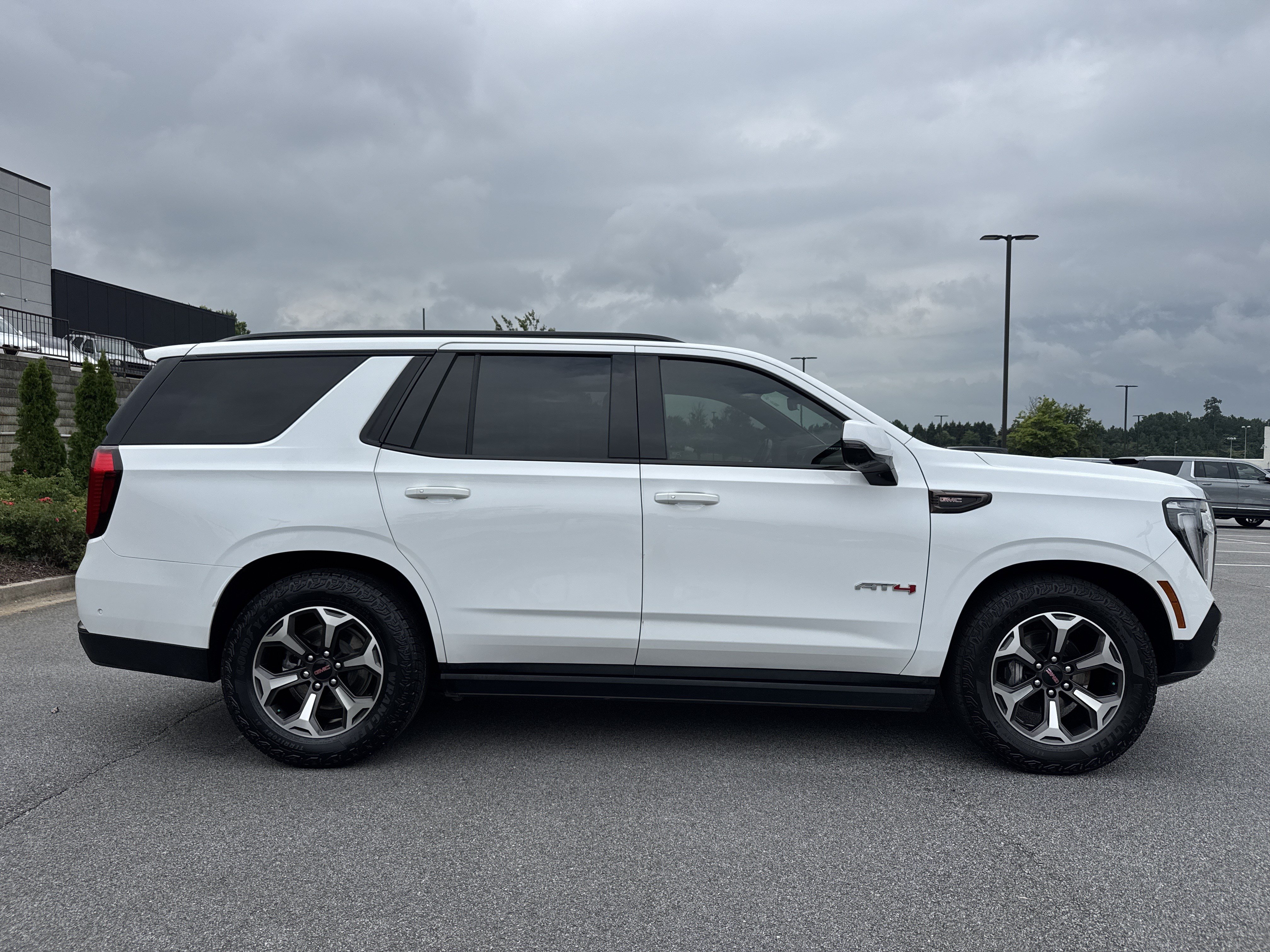 Used 2025 GMC Yukon AT4 Ultimate AWD/4WD image 11