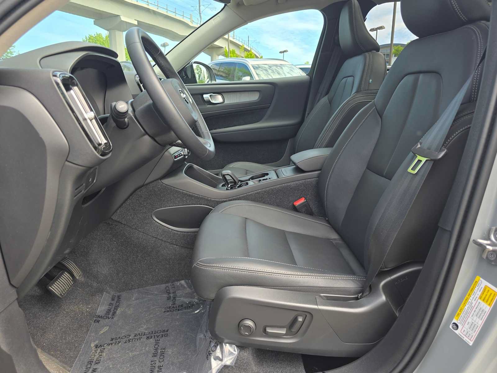 Used 2026 Volvo XC40 B5 Core w/ Climate Package AWD/4WD image 19