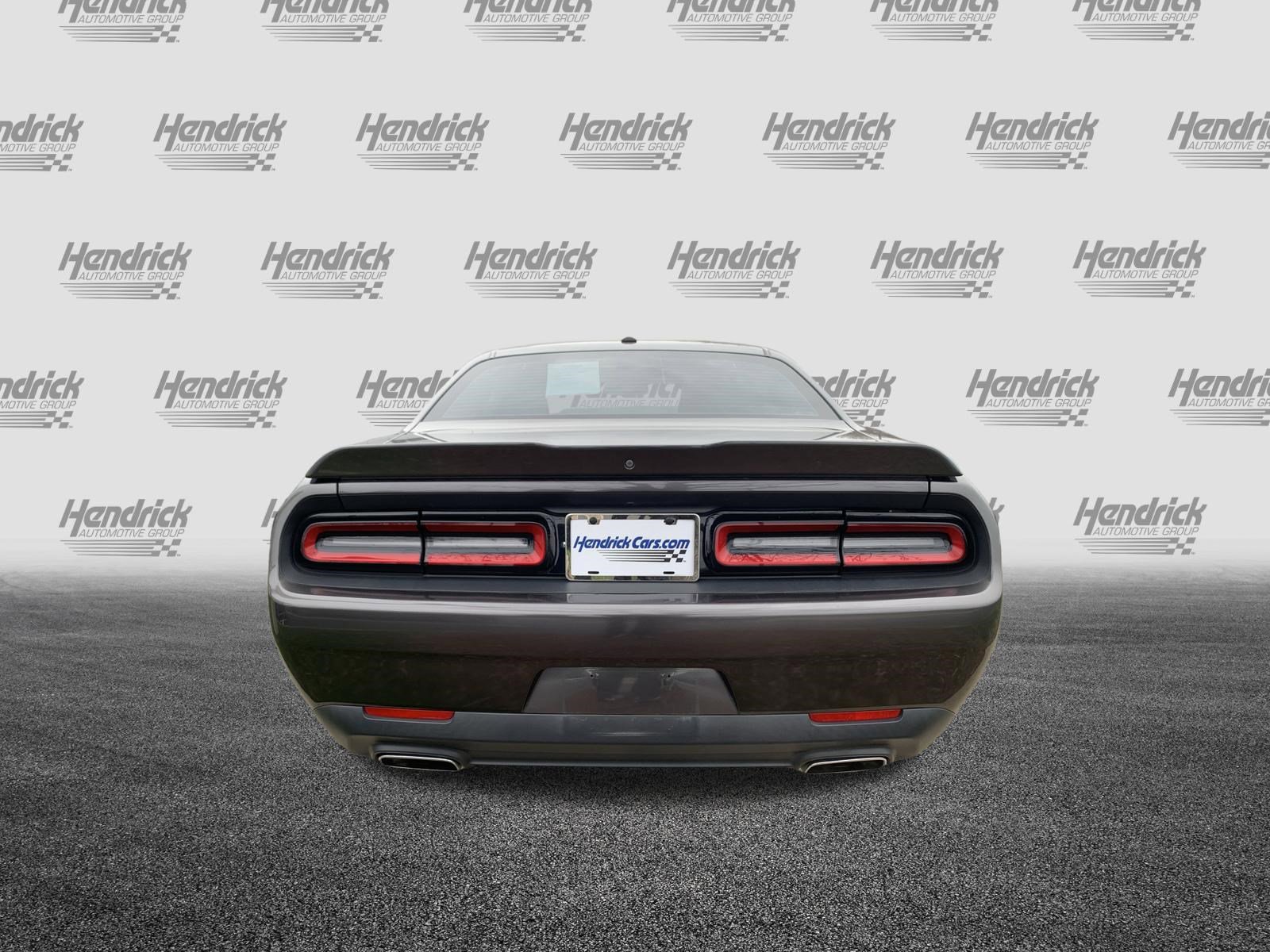Used 2018 Dodge Challenger SXT image 9
