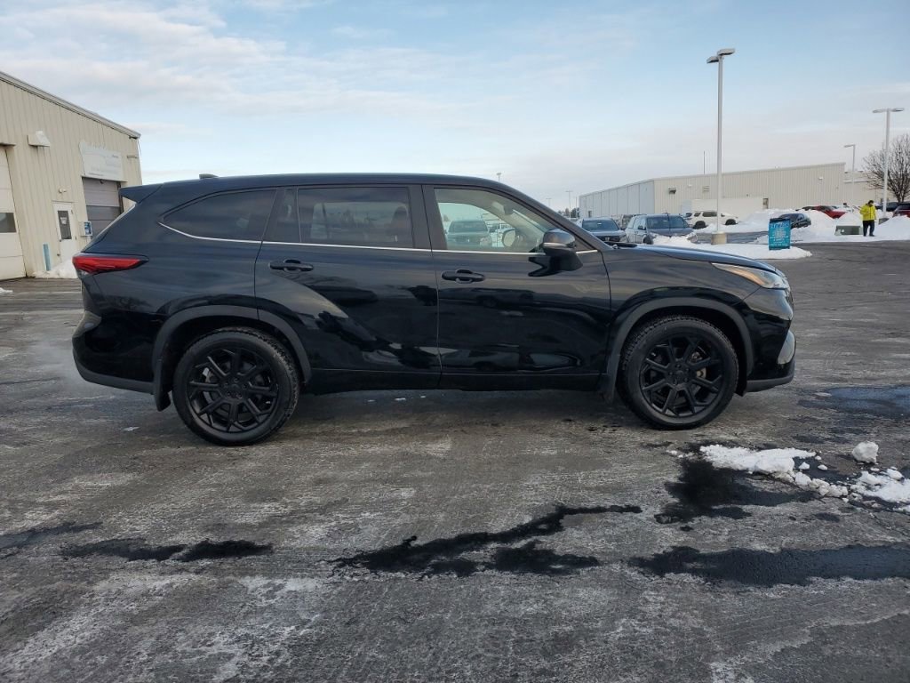 Used 2023 Toyota Highlander LE image 8