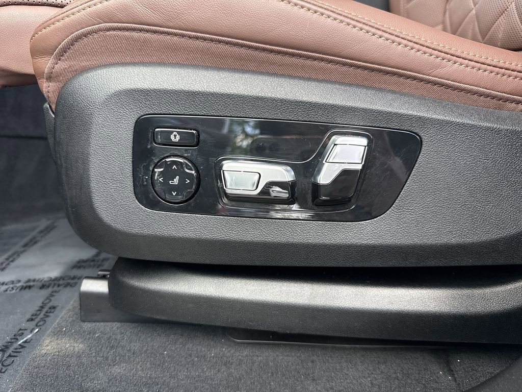 Used 2023 BMW X7 xDrive40i w/ Premium Package AWD/4WD image 14