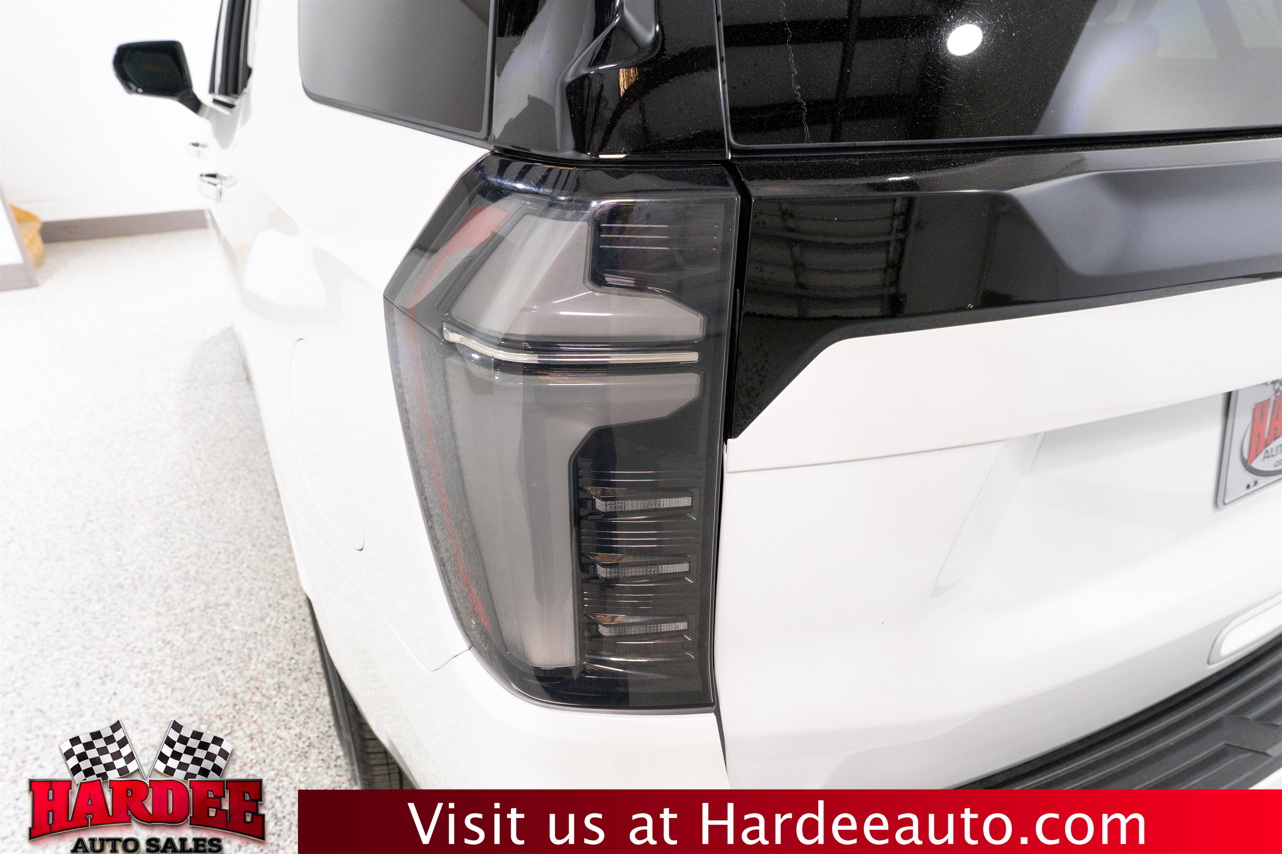 Used 2025 Chevrolet Tahoe High Country AWD/4WD image 9