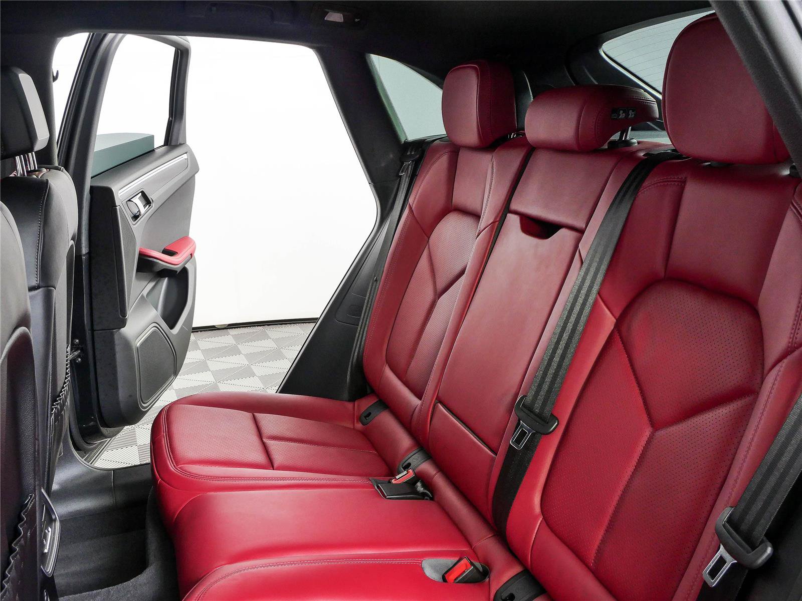 Used 2025 Porsche Macan S AWD/4WD image 22