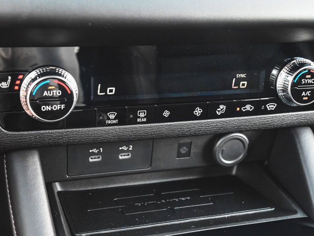 New 2025 Mitsubishi Outlander SE image 21