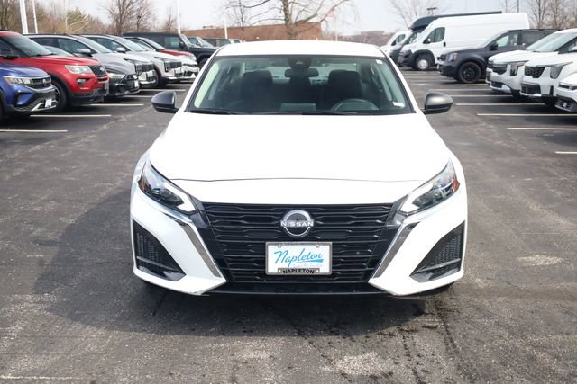 Used 2025 Nissan Altima 2.5 SV FWD image 3