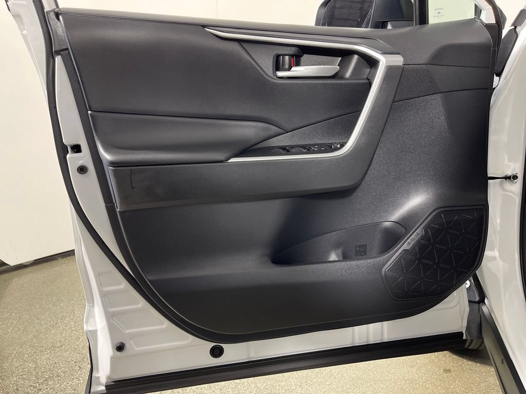 Certified 2025 Toyota RAV4 XLE AWD/4WD image 17