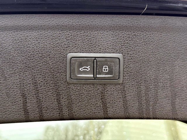 Used 2021 Audi Q5 Premium Plus w/ Premium Plus Package image 12