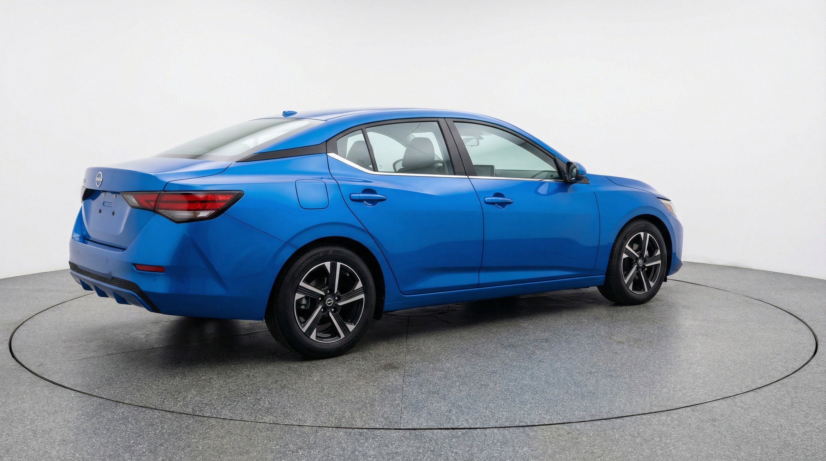 Used 2025 Nissan Sentra SV FWD image 9