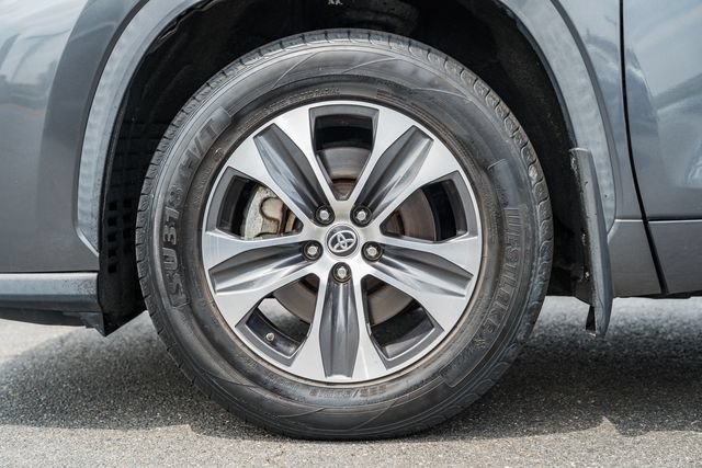 Used 2020 Toyota Highlander XLE AWD/4WD image 16
