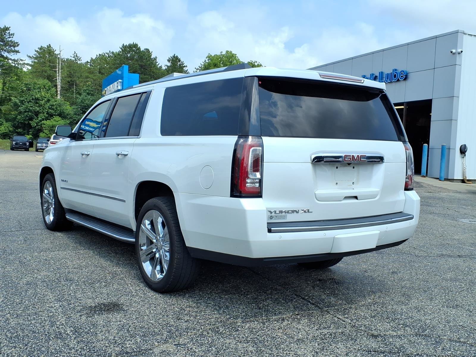 Used 2017 GMC Yukon XL Denali w/ Open Road Package AWD/4WD image 25