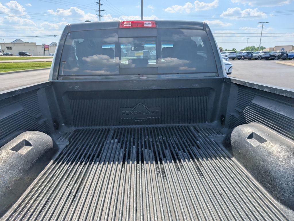 Used 2016 RAM 1500 Classic SLT w/ SLT Plus D￩cor Group AWD/4WD image 9