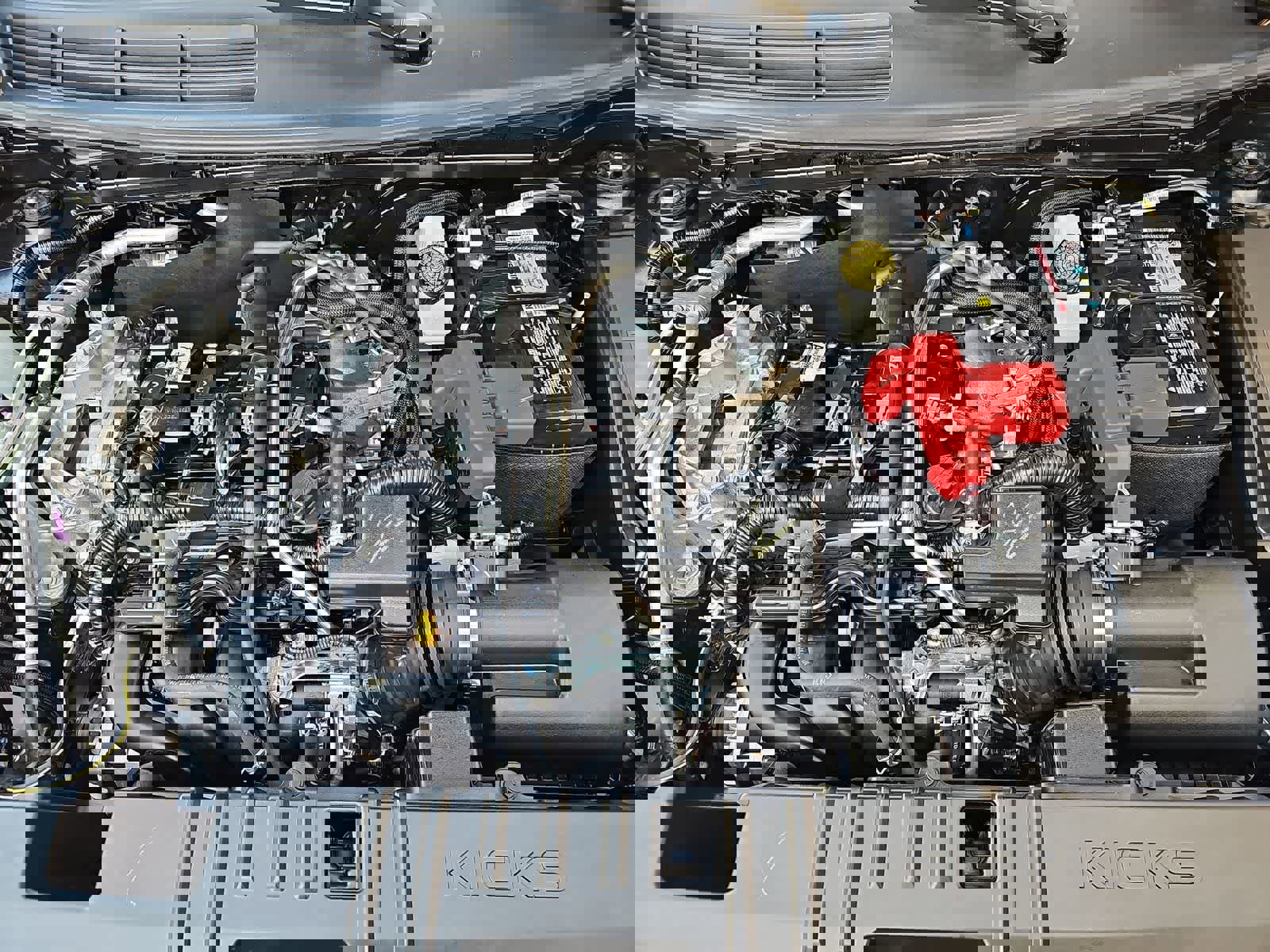 Used 2025 Nissan Kicks SR FWD image 13