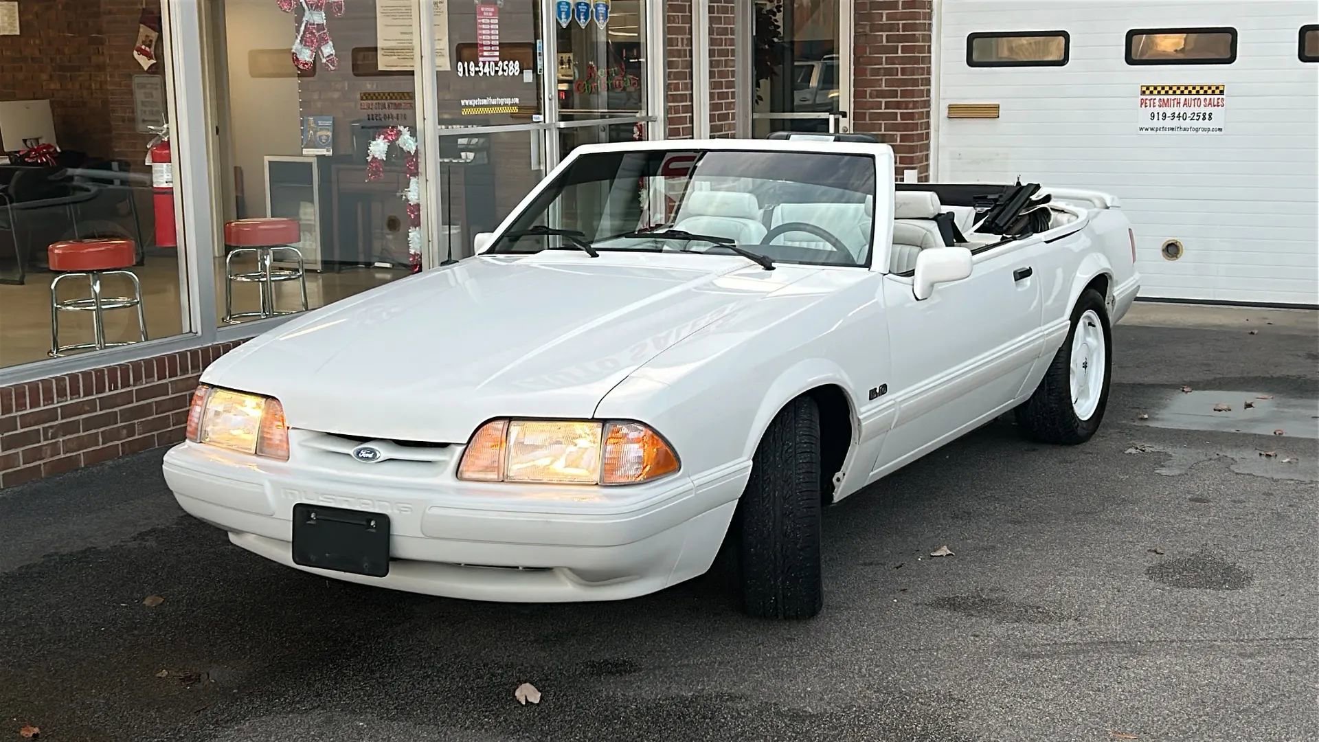Used 1993 Ford Mustang LX RWD image 4