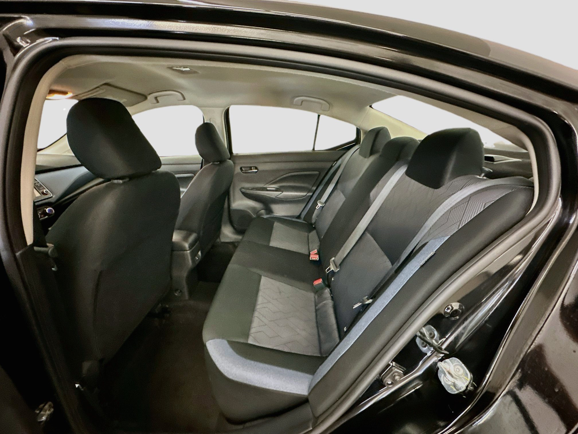 Used 2025 Nissan Versa SV FWD image 28