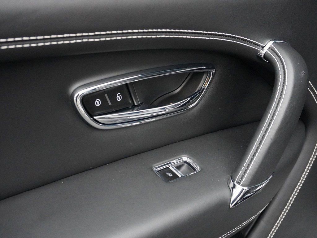 Used 2019 Bentley Bentayga image 39