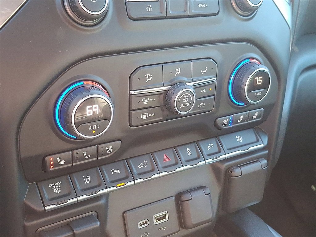 Used 2020 Chevrolet Silverado 2500 LTZ w/ Technology Package image 18