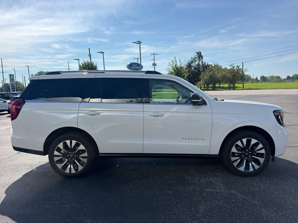 Used 2025 Ford Expedition Platinum w/ Driver's Package AWD/4WD image 5