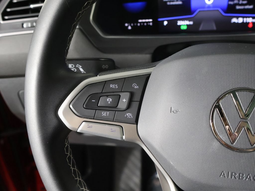 Used 2023 Volkswagen Tiguan SE w/ Panoramic Sunroof Package FWD image 43
