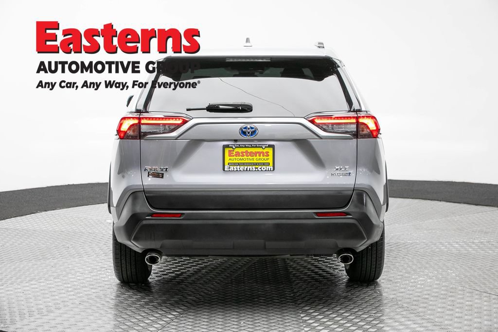 Used 2021 Toyota RAV4 XLE w/ XLE Grade Weather Package AWD/4WD image 6