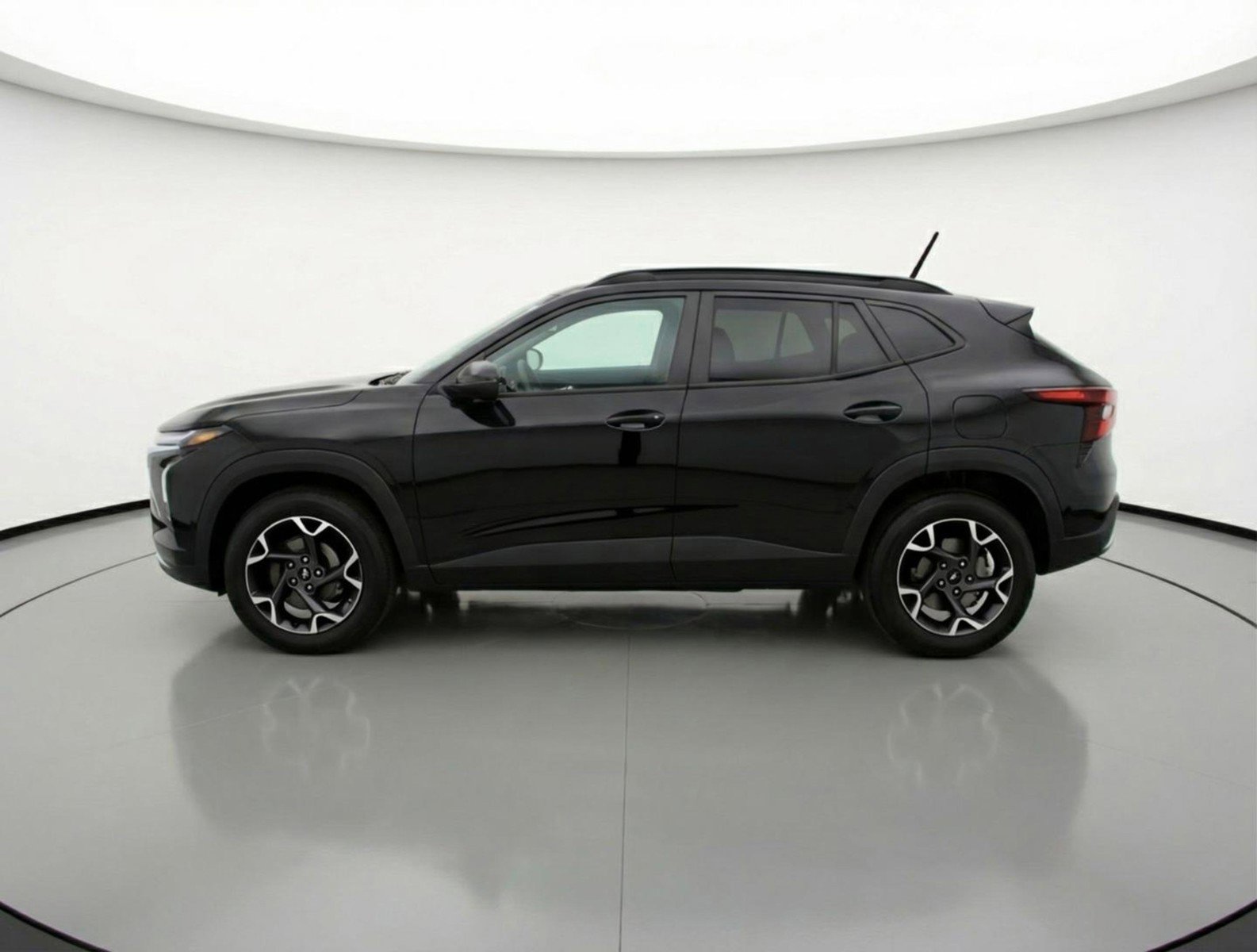 Used 2025 Chevrolet Trax LT w/ LT Convenience Package FWD image 5