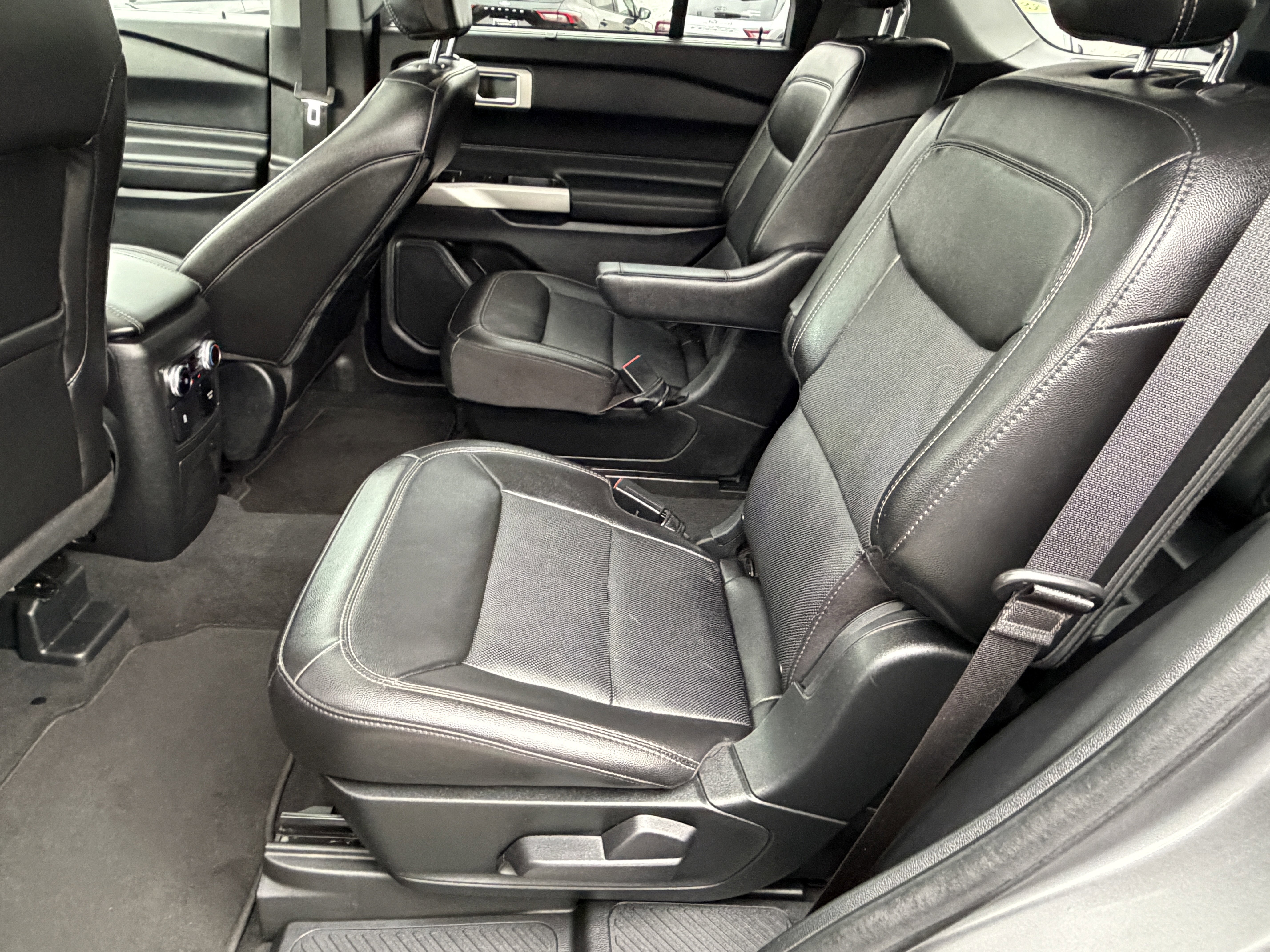 Certified 2023 Ford Explorer Limited w/ Hybrid Equipment Group 310A image 20