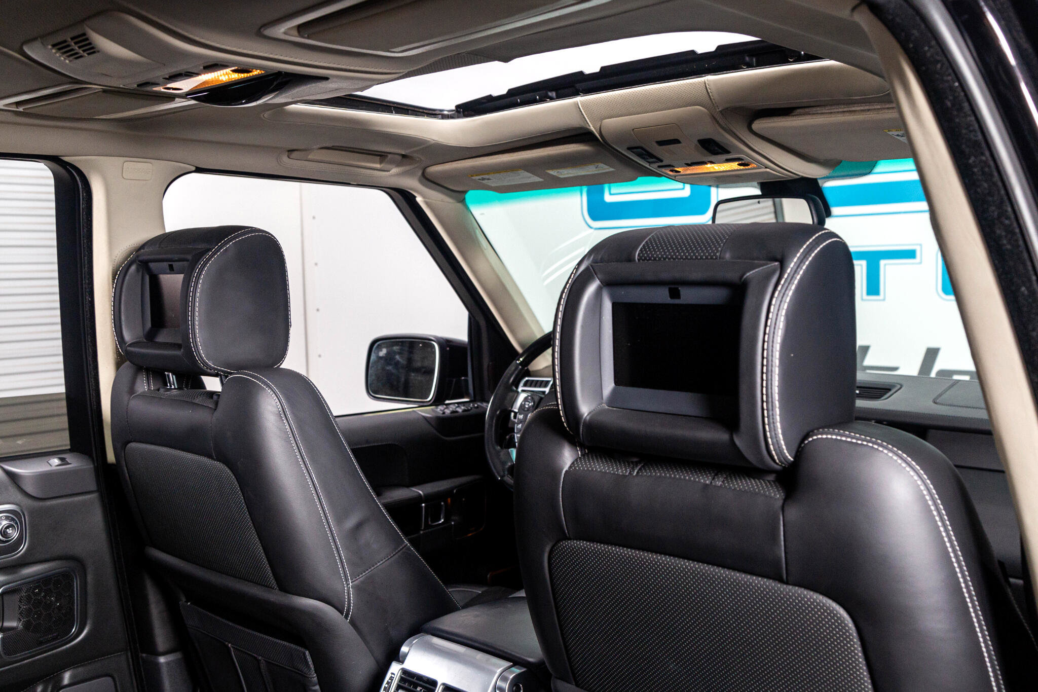 Used 2011 Land Rover Range Rover Autobiography image 24