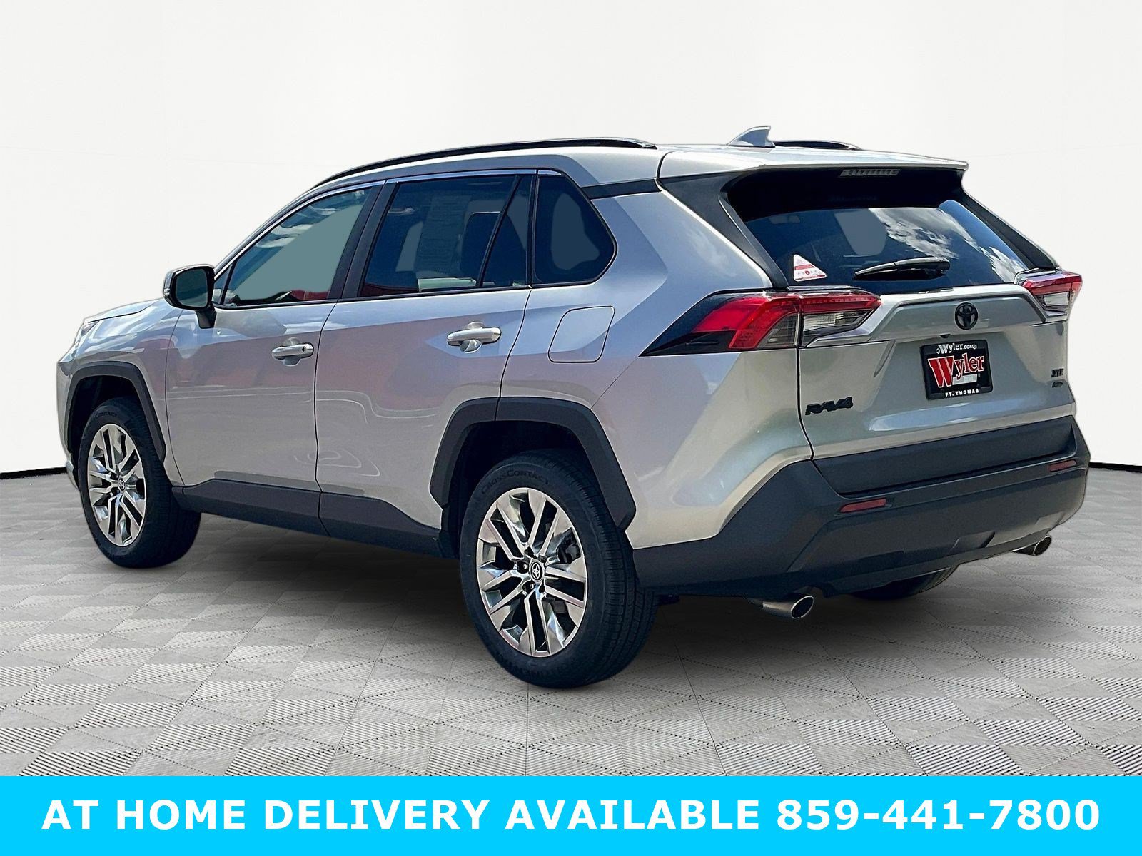 Used 2019 Toyota RAV4 XLE Premium w/ Cold Weather Package AWD/4WD image 4