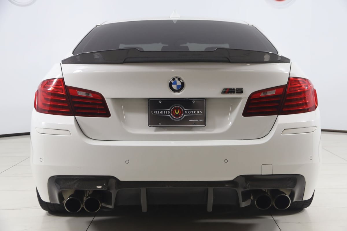 Used 2015 BMW M5 RWD image 48