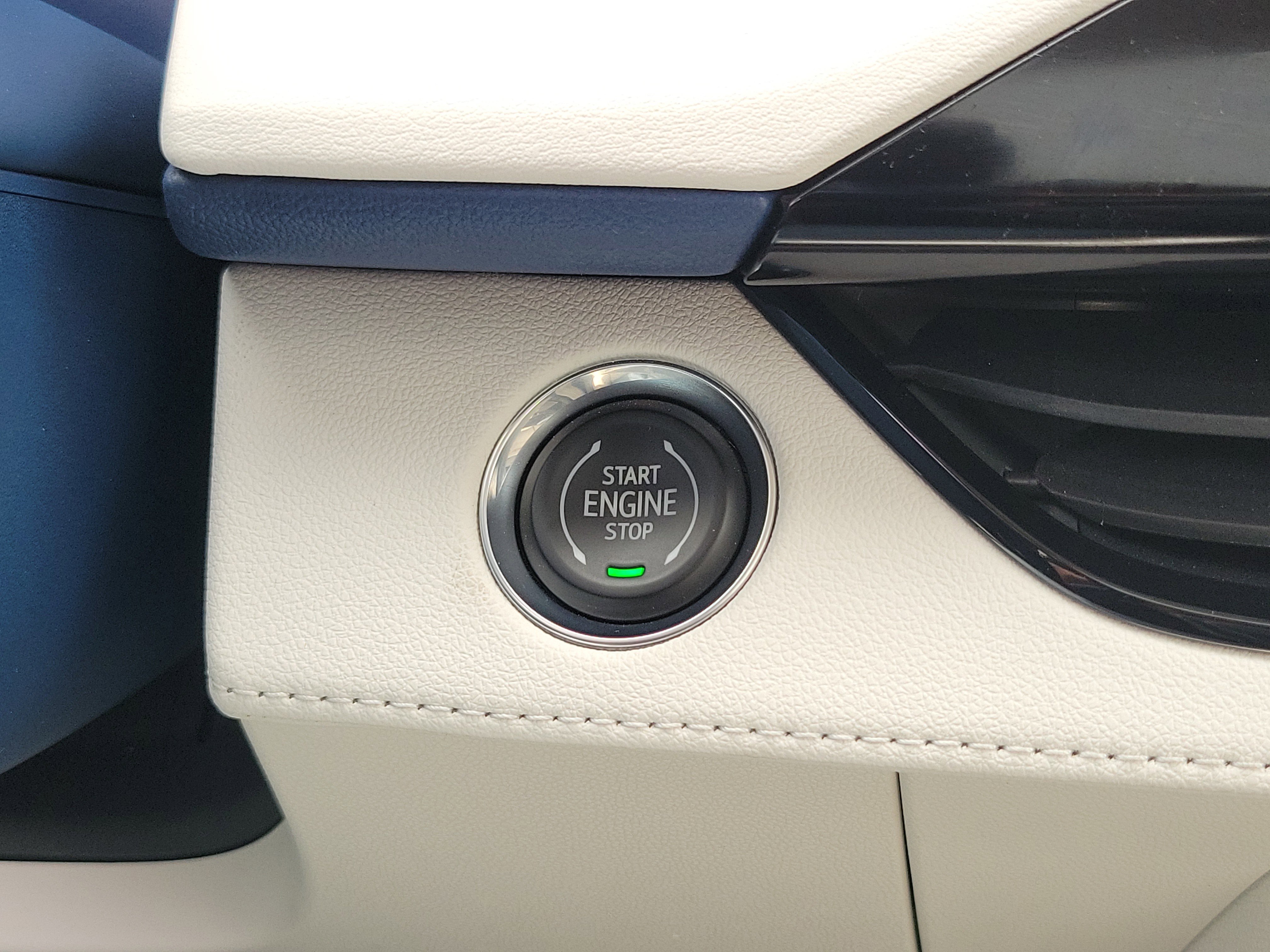 Used 2025 Buick Enclave Avenir FWD image 31