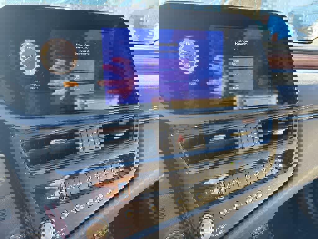 Used 2025 Lexus ES 300h w/ Premium Package image 11