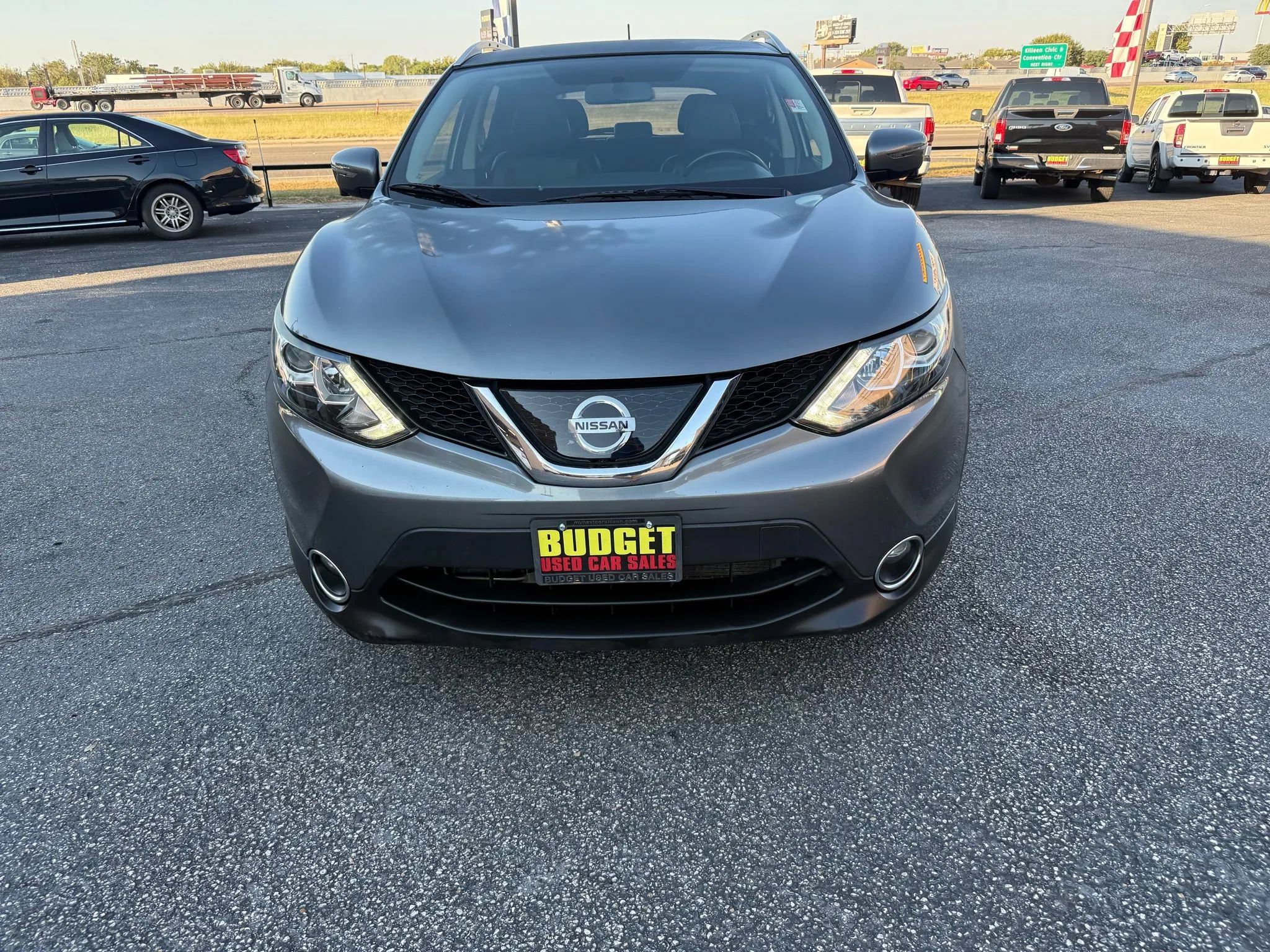 Used 2018 Nissan Rogue Sport SL FWD image 2