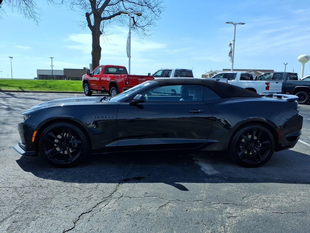 Used 2024 Chevrolet Camaro LT RWD image 4