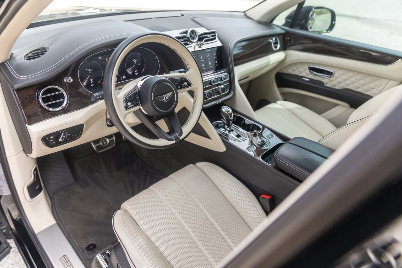 Used 2021 Bentley Bentayga AWD/4WD image 24