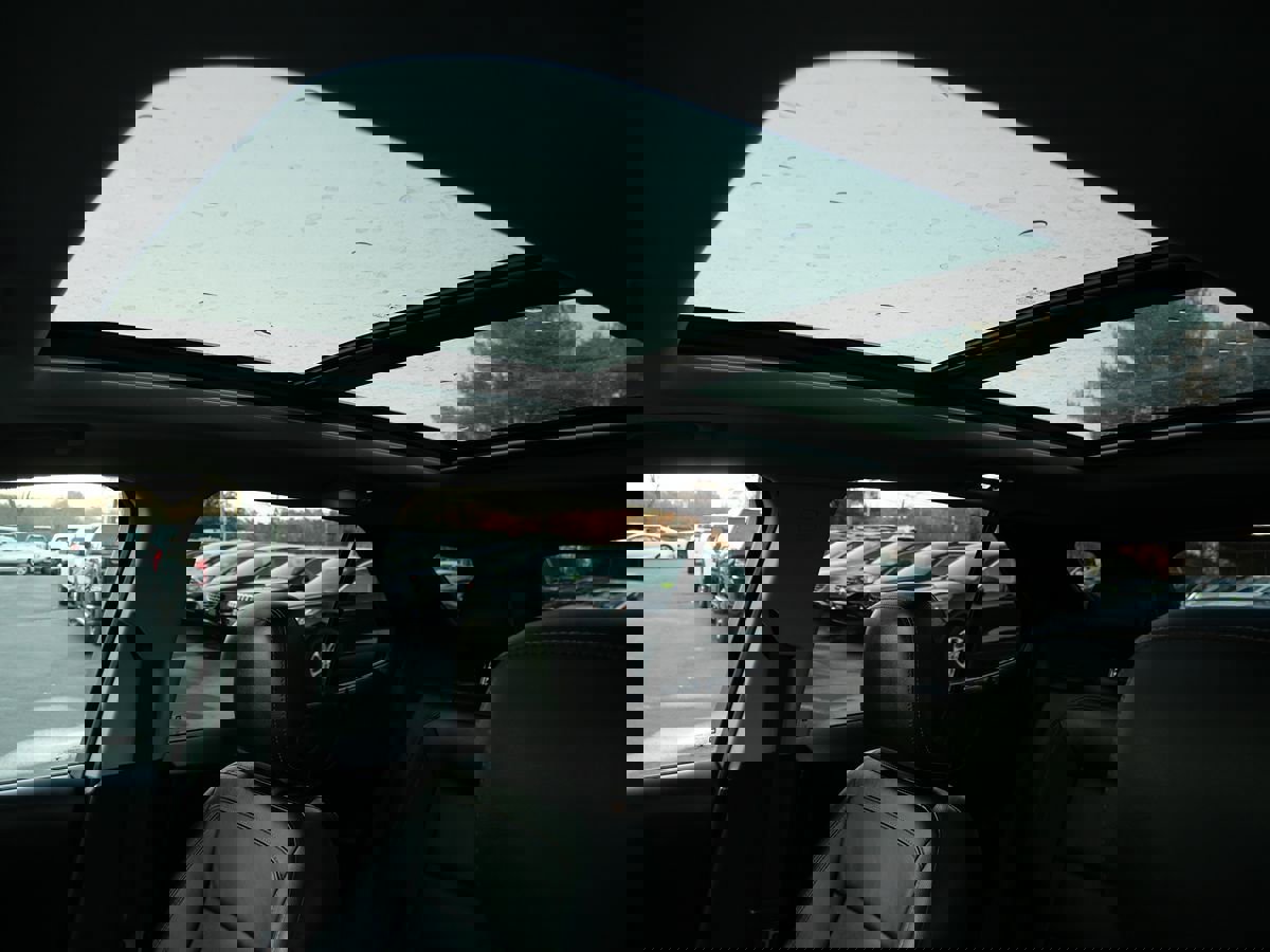 Used 2018 Chevrolet Equinox Premier image 11