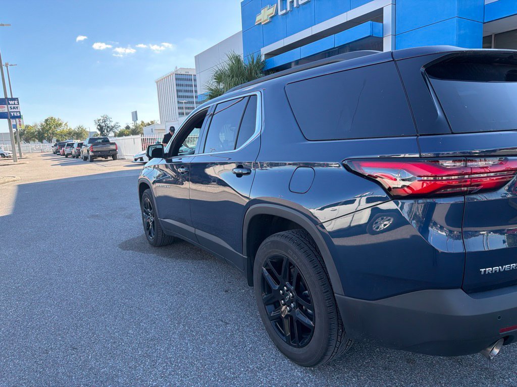 Used 2022 Chevrolet Traverse LT FWD image 7