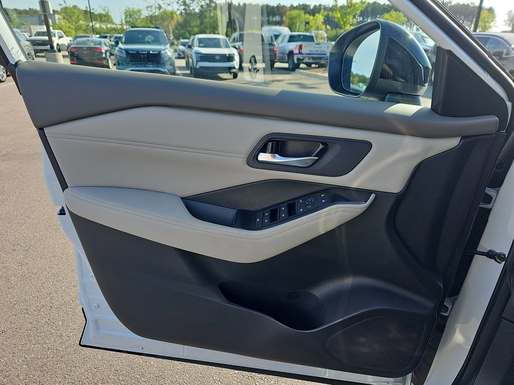 New 2026 Nissan Rogue SV FWD image 30