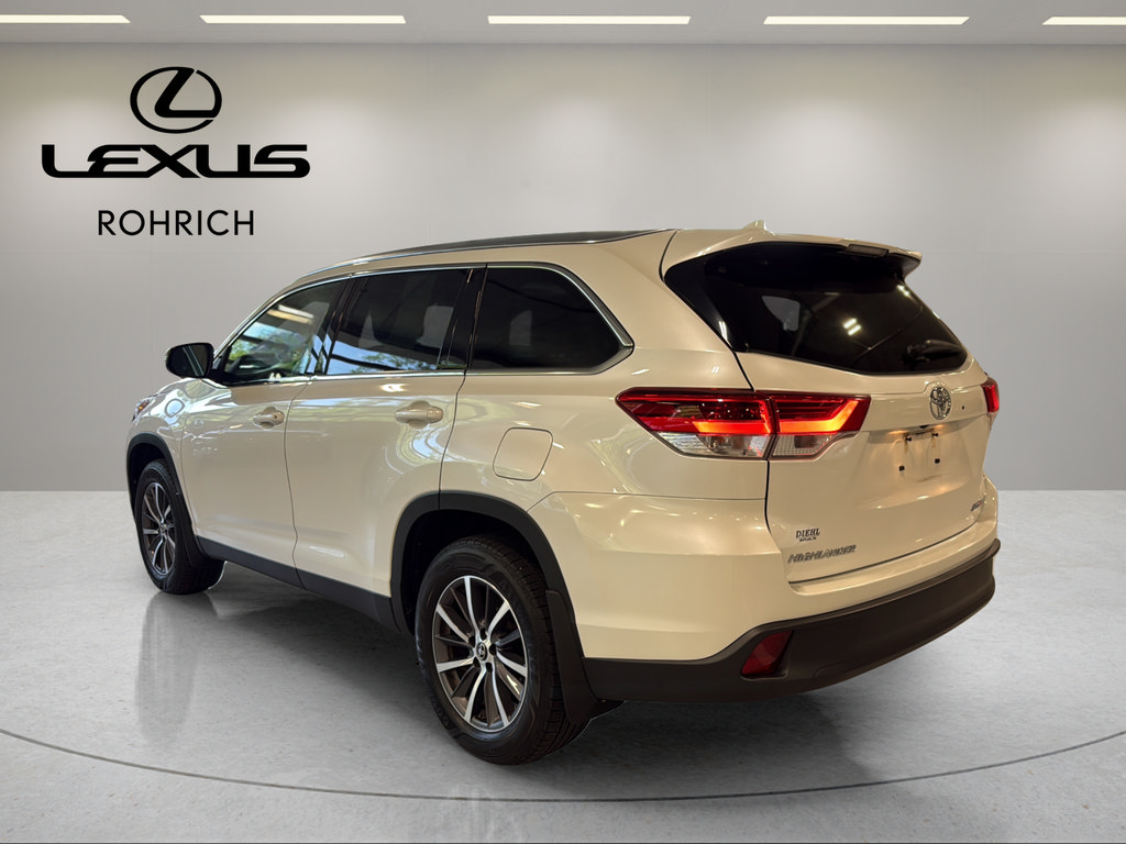 Used 2019 Toyota Highlander XLE AWD/4WD image 8