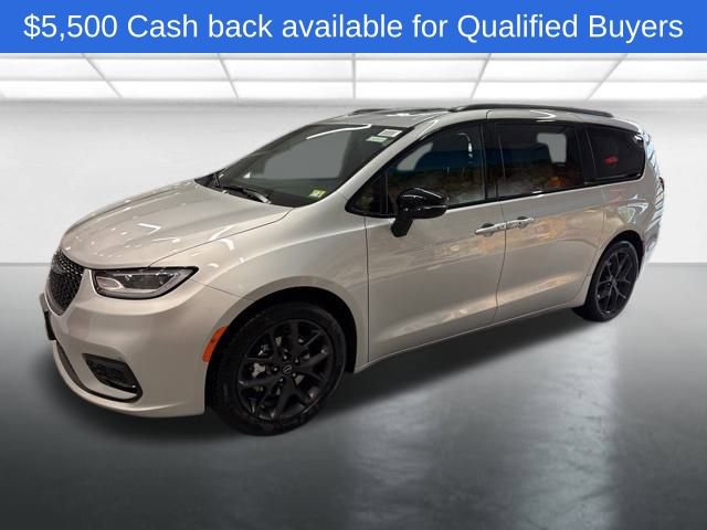 New 2026 Chrysler Pacifica Select image 2