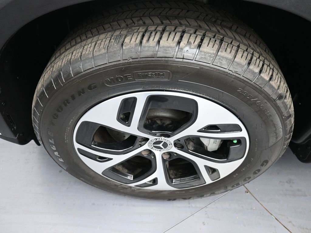 Used 2025 Mercedes-Benz GLC 350e 4MATIC image 14