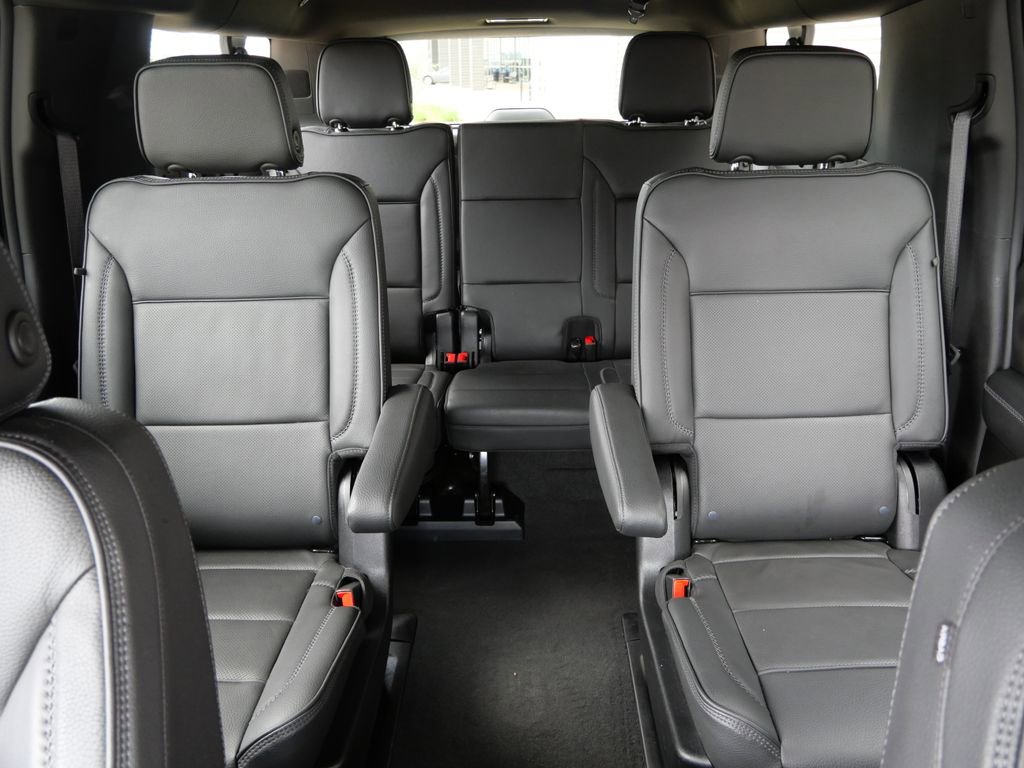 Used 2025 GMC Yukon XL Denali AWD/4WD image 21