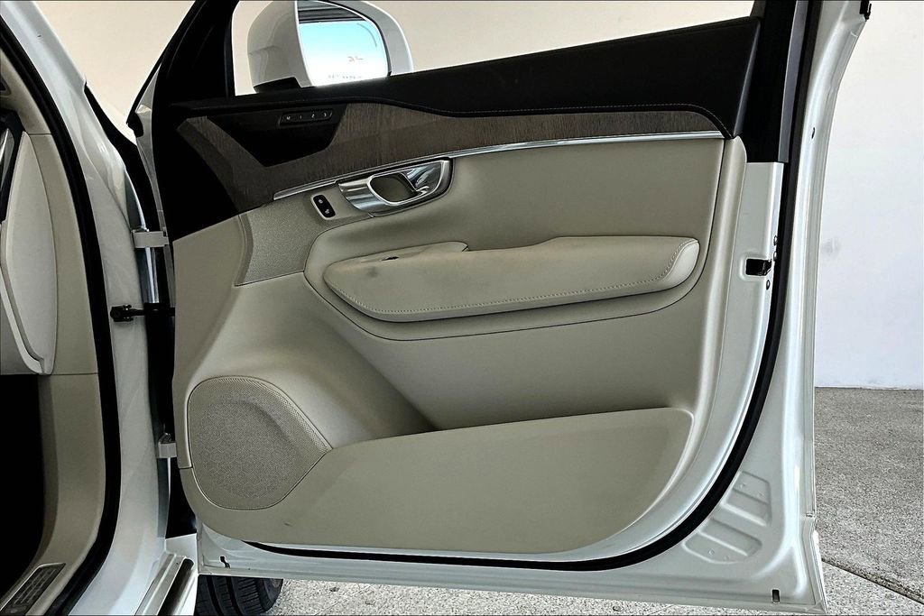 Used 2024 Volvo XC90 B6 Ultimate w/ Lounge Package image 23