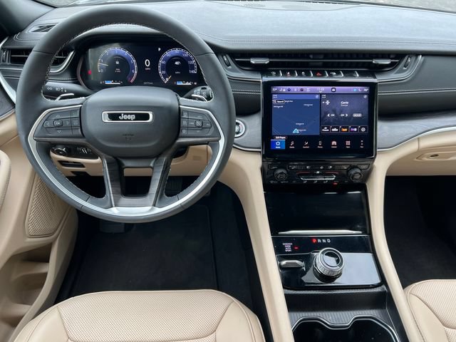 Used 2024 Jeep Grand Cherokee Limited w/ Luxury Tech Group II AWD/4WD image 3