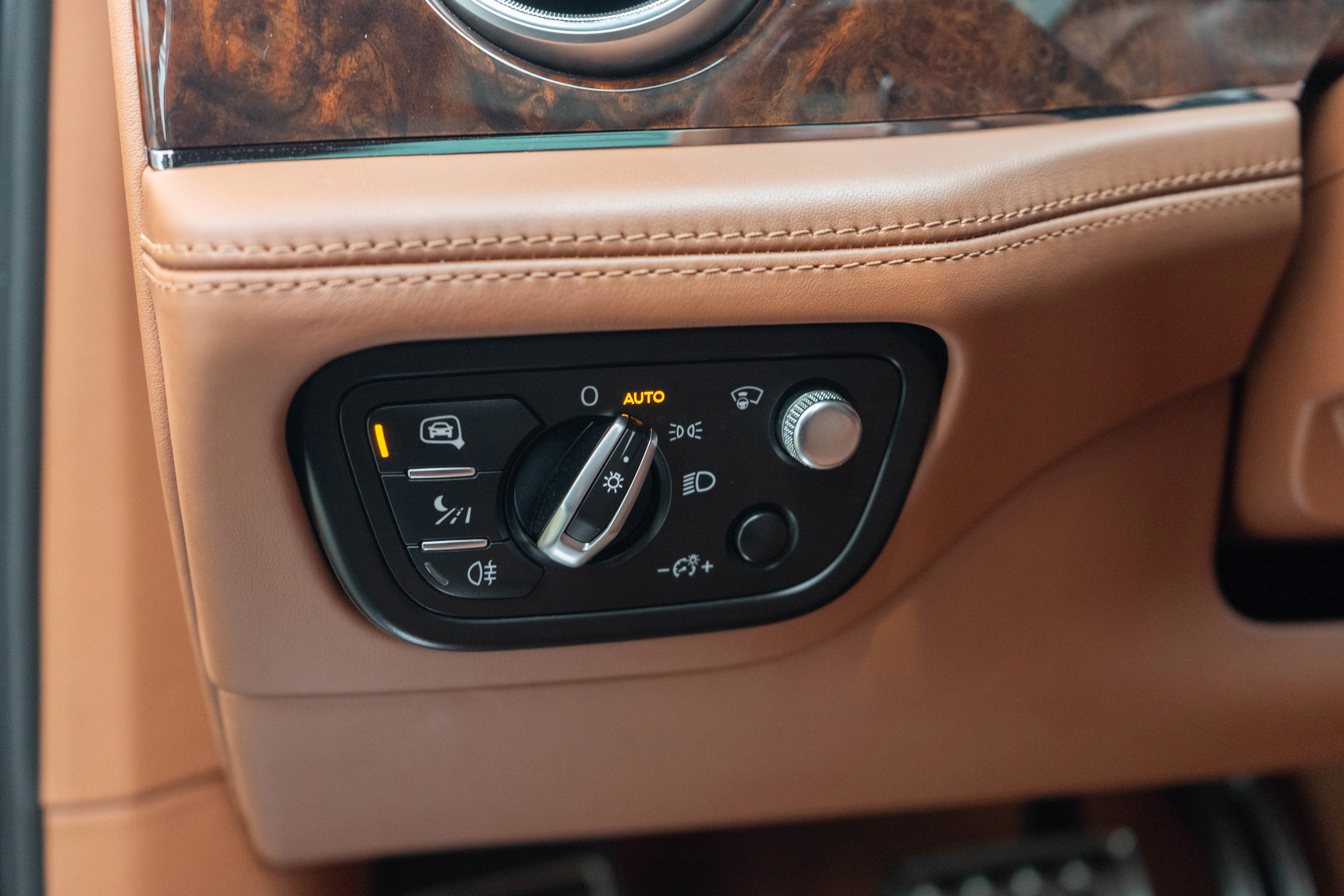 Used 2017 Bentley Bentayga image 16