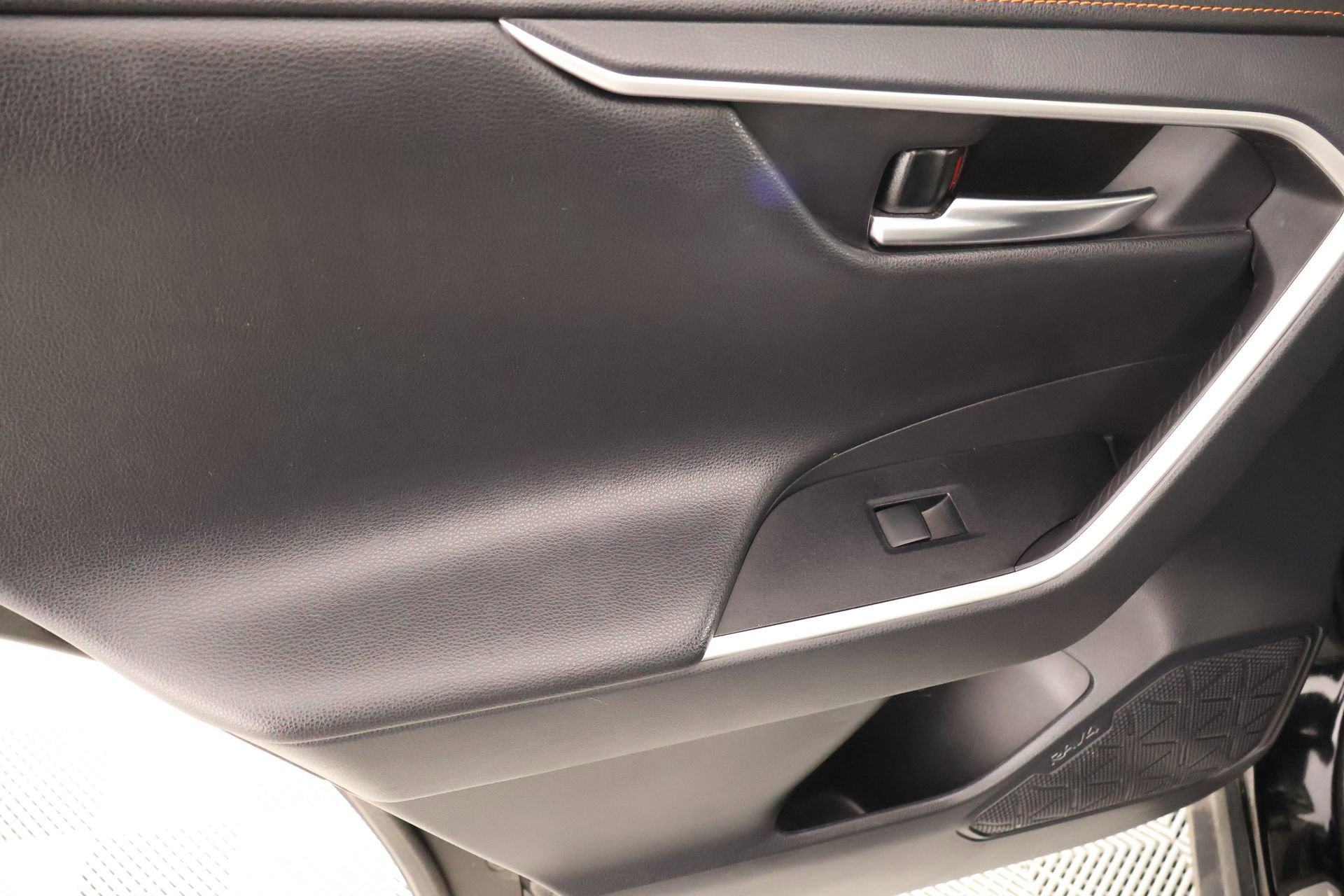 Used 2019 Toyota RAV4 Adventure image 16