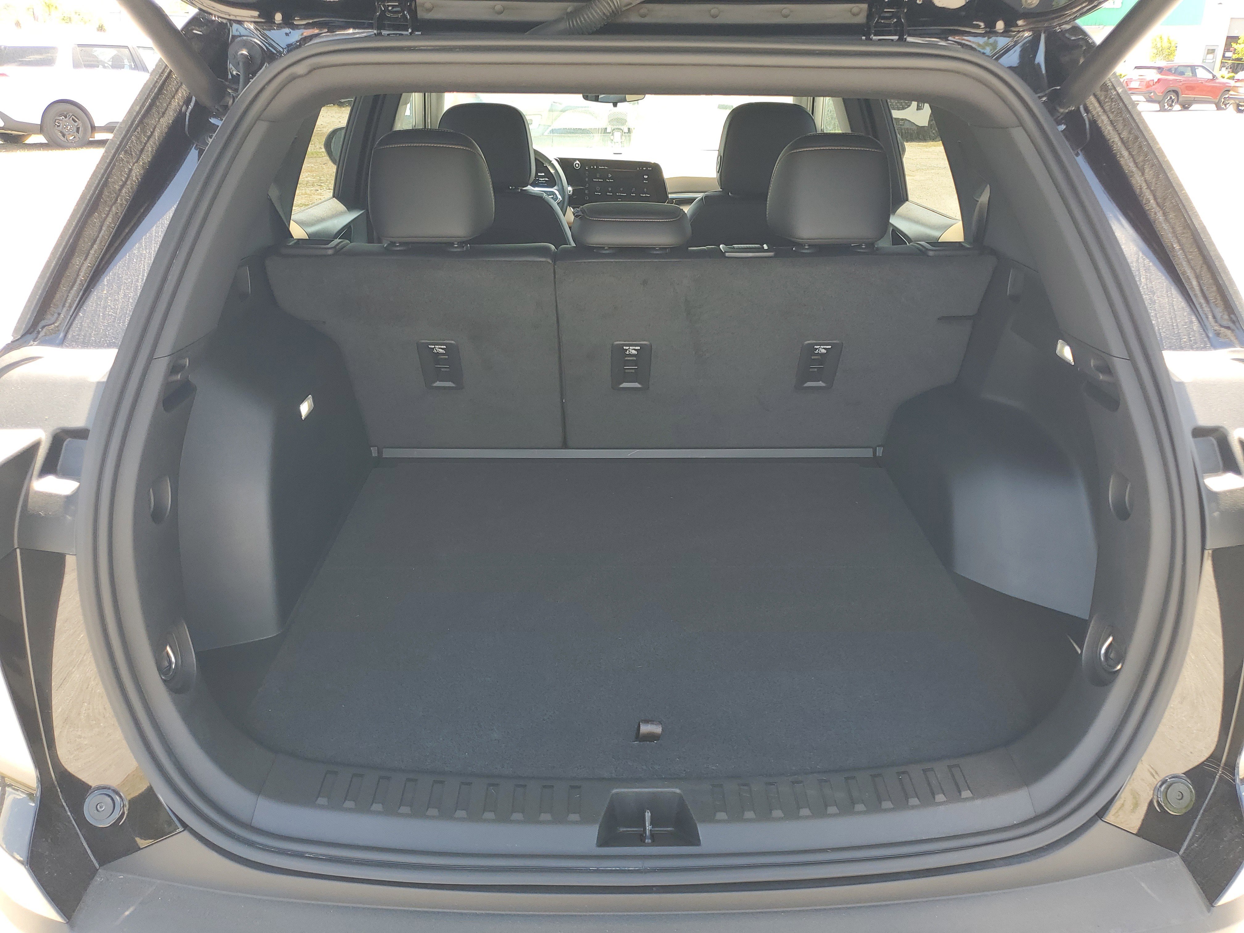 Used 2025 Chevrolet Equinox ACTIV AWD/4WD image 8