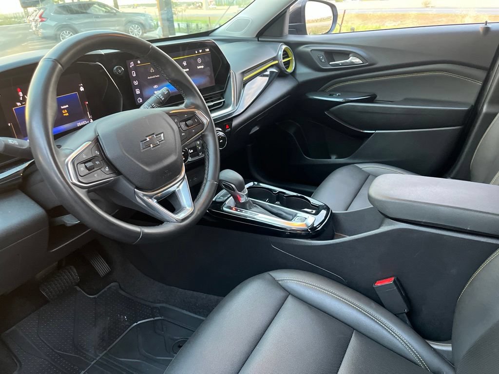 Used 2025 Chevrolet Trax ACTIV FWD image 18