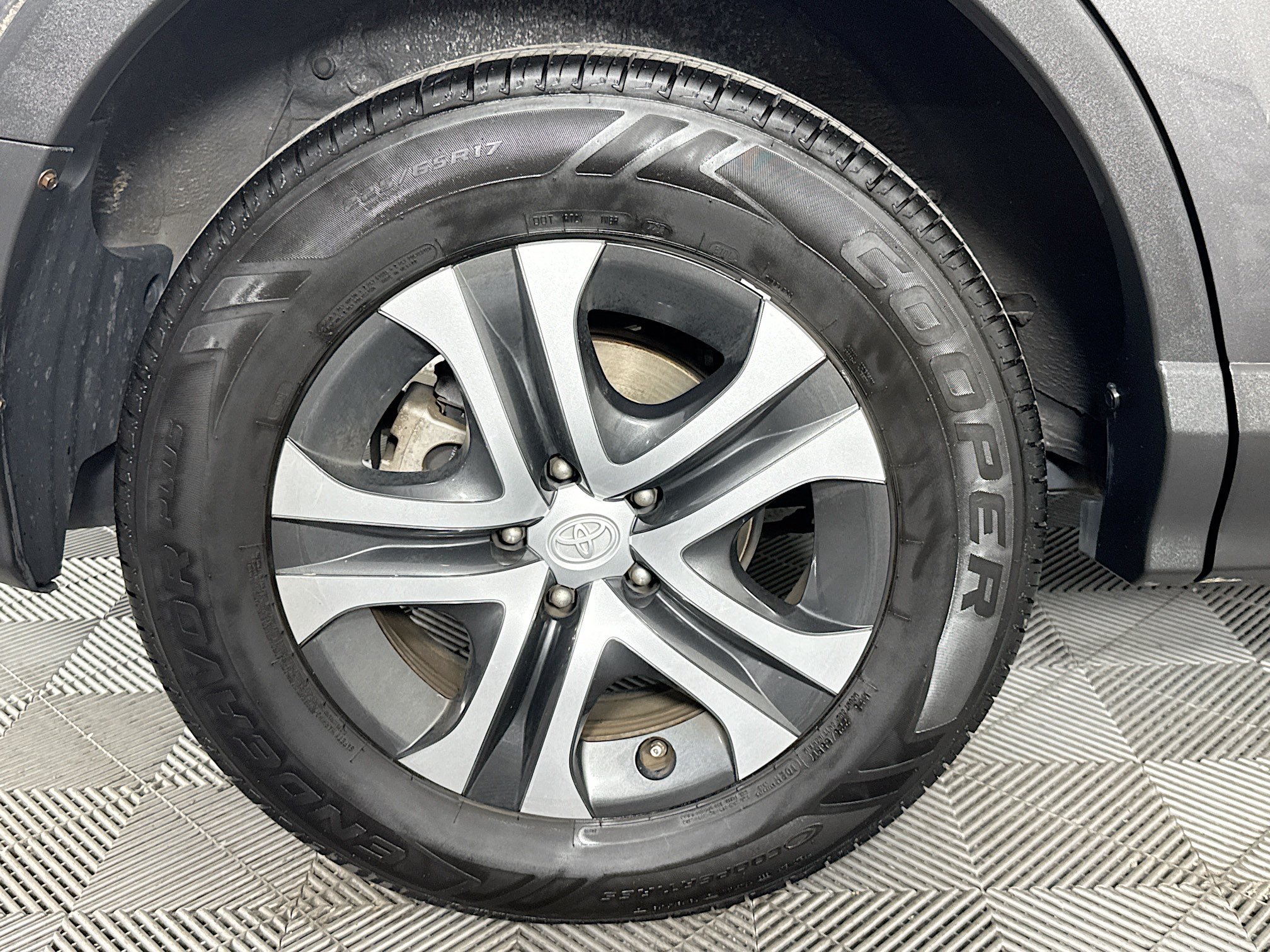 Used 2017 Toyota RAV4 LE FWD image 30