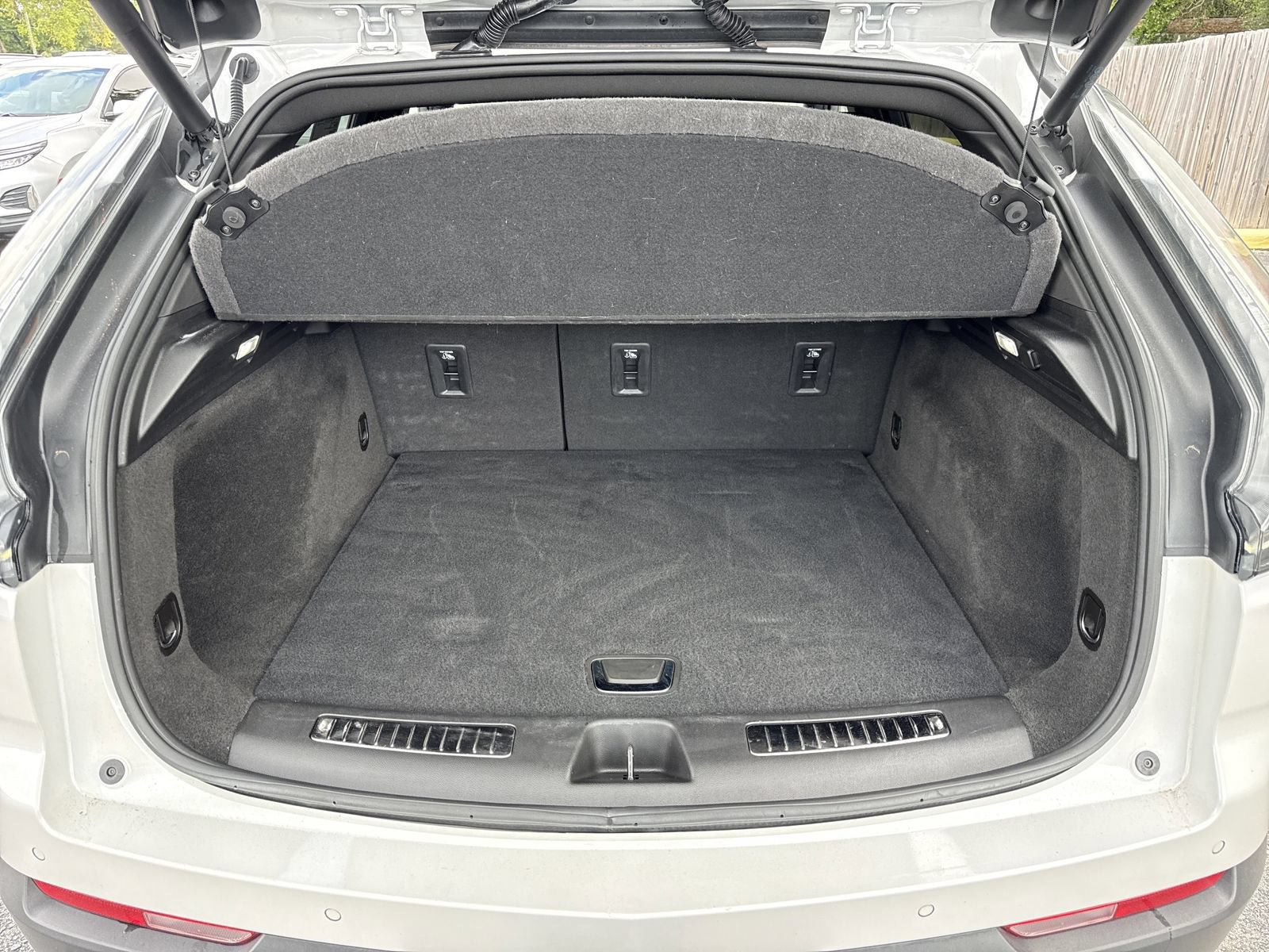 Used 2022 Cadillac XT4 Sport w/ Enhanced Visibility Package FWD image 33