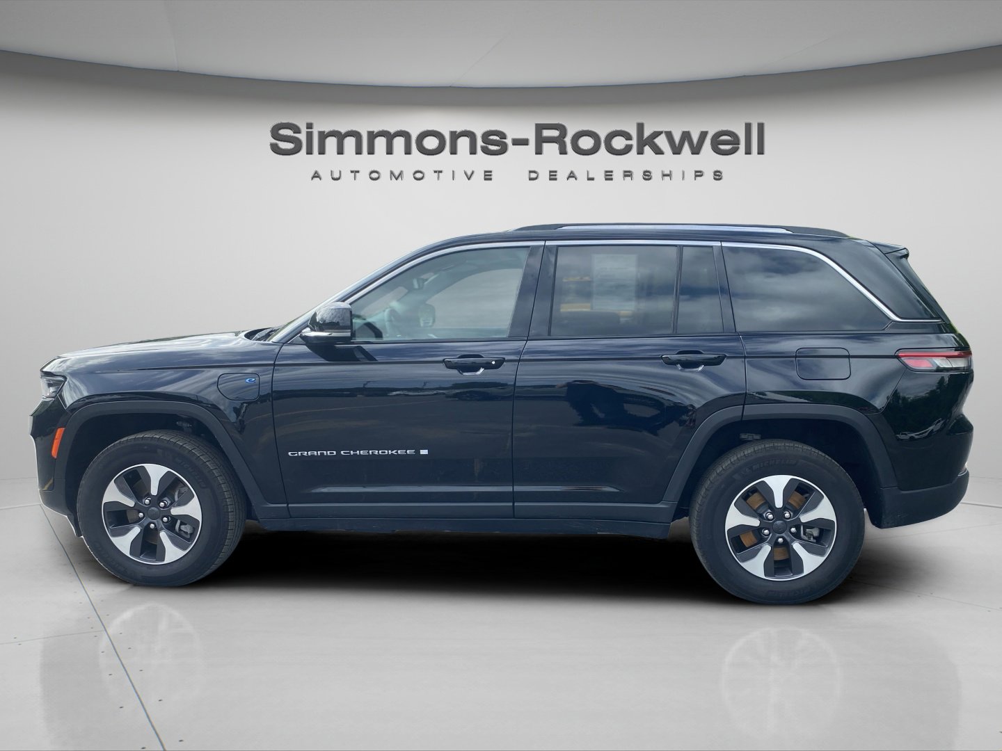 Used 2023 Jeep Grand Cherokee 4WD 4xe image 8